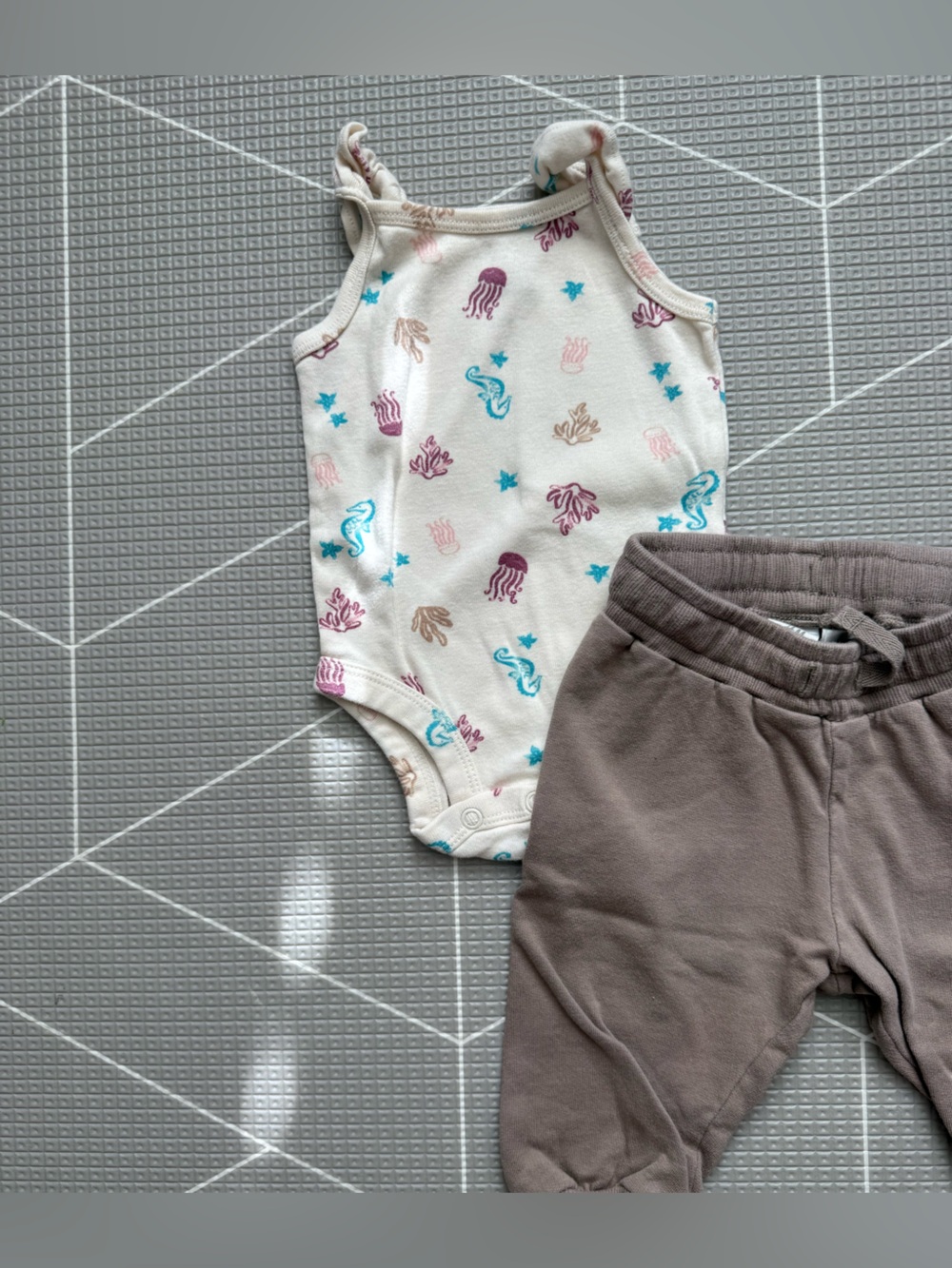H&M|Baby girl outfit,Sea Life Print Tank Bodysuit & neutral brown joggers•••3M